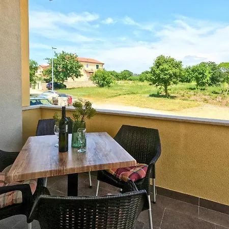 Apartman Gorgeous In With Kitchen Lovrecica (Istria)